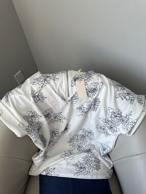 Black and white  short sleeve top